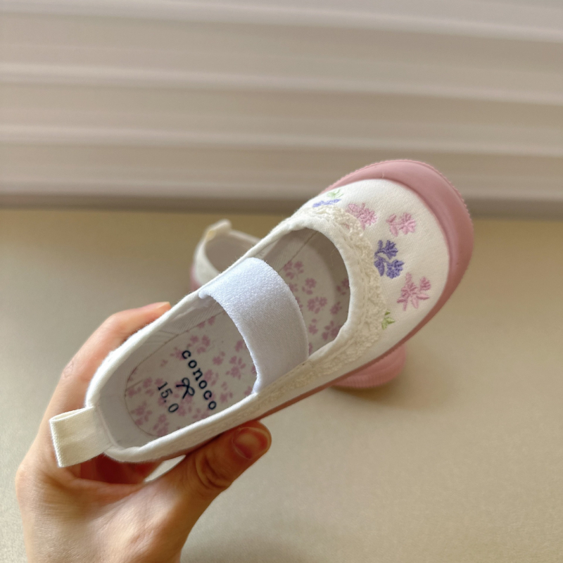 Pantofi interior pentru fete – partea superioară din canvas, talpă din plastic, închidere cu bandă elastică, model cu flori, stil japonez