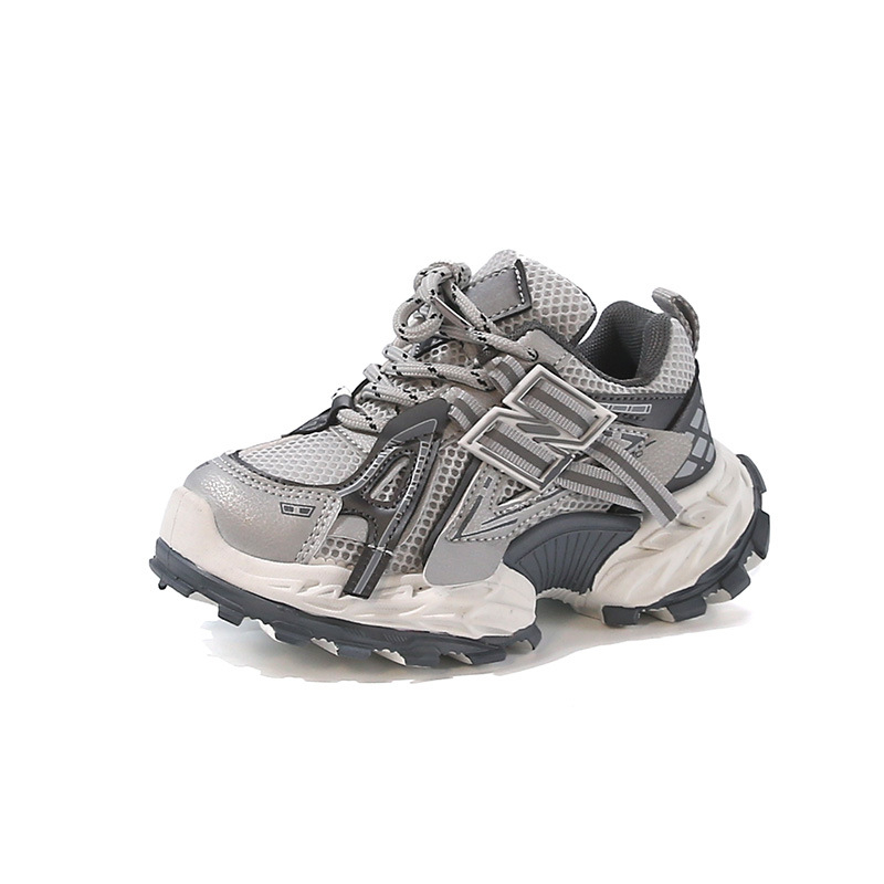 Dječje tenisice tip dad shoes – lagane, protuklizne, otporne na habanje; gornji dio PU+ mreža; đon od gume; zatvarač na Velcro; proljeće 2025; uzrast 4–12 godina
