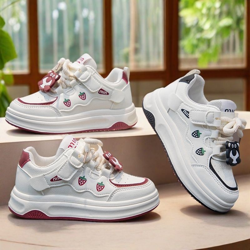 Detské bežecké tenisky s sieťovým horným dielom, zapínanie na suchý zips, nízky strih, gumová podrážka