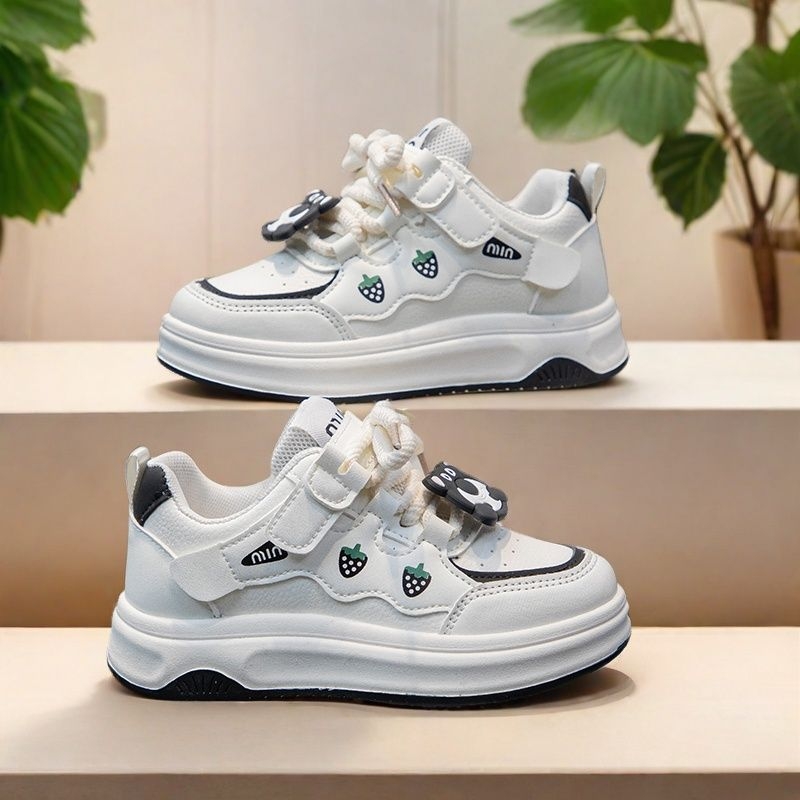 Detské bežecké tenisky s sieťovým horným dielom, zapínanie na suchý zips, nízky strih, gumová podrážka