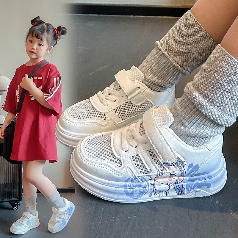 Detské tenisky s karikatúrnym vzorom, vrchný materiál z umelej kože, gumová podrážka, zapínanie na suchý zips, nízky strih