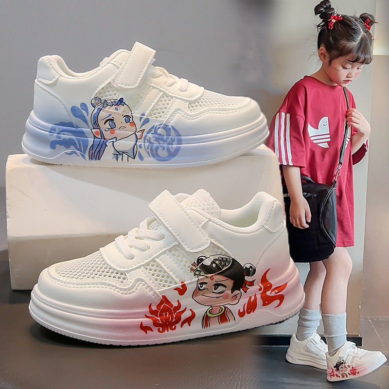 Detské tenisky s karikatúrnym vzorom, vrchný materiál z umelej kože, gumová podrážka, zapínanie na suchý zips, nízky strih