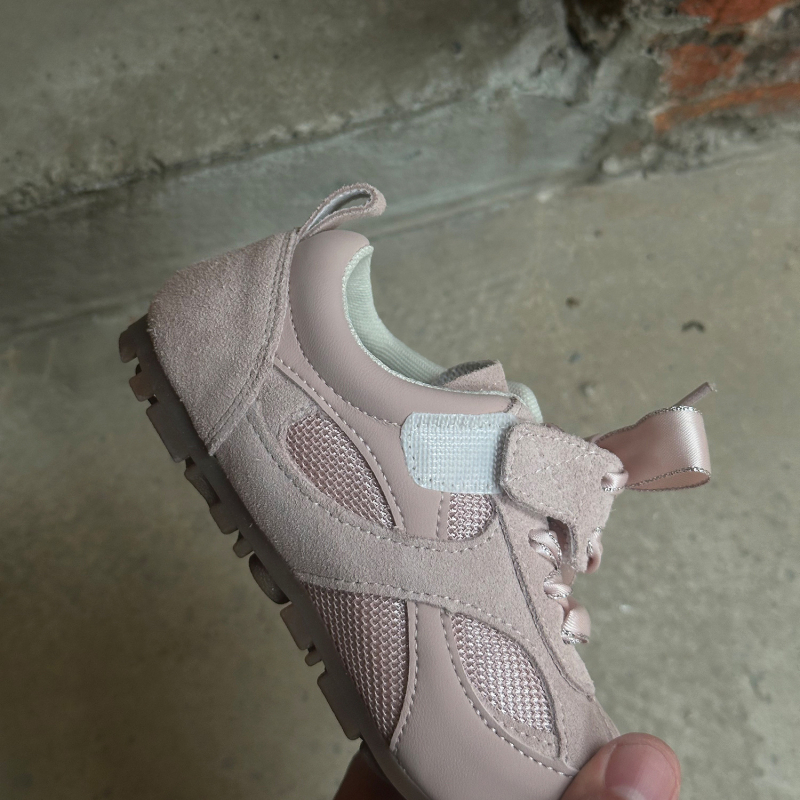 ASMmini Detské tenisky v kórejskom štýle s tenkou podrážkou, nízky vrch, zapínanie na suchý zips, vrchný materiál: mikrovláknová koža + sieťovina, gumová podrážka