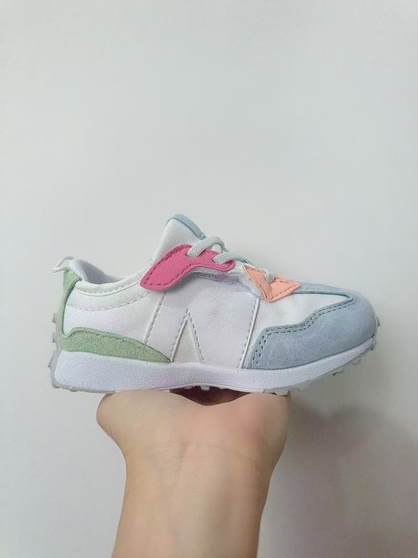 Detské športovo-voľnočasové topánky – vrchná časť z plátna, podrážka z gumy, priedušné, protišmykové, unisex