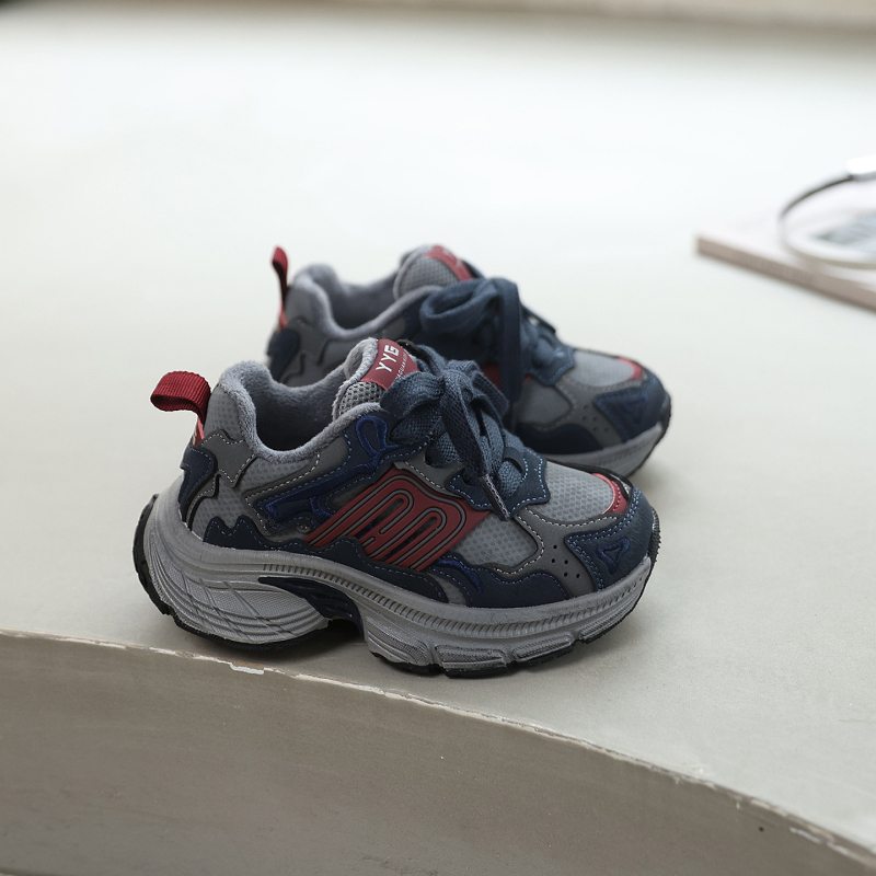 Detské zimné tenisky v štýle dad shoes, horný materiál Super fiber, EVA podrážka, zapínanie na Velcro, protišmykové a teplé, vhodné pre vek 7–16 rokov