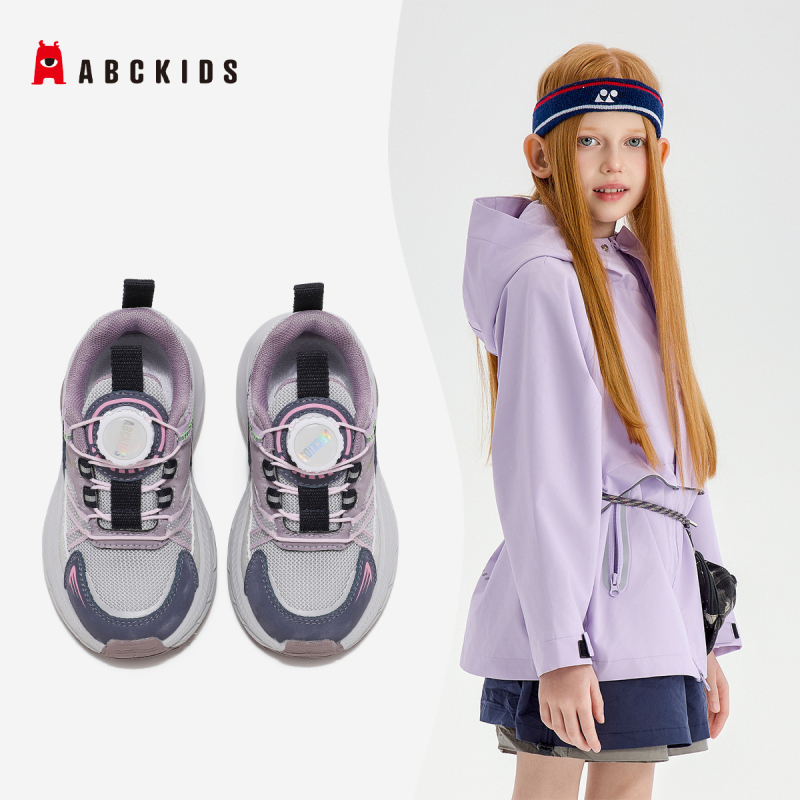 Vaikų sportbačiai su plonu padu, viršutinė dalis iš sintetinės odos, užsegimas su pasukamu mygtuku, EVA įdėklas, injekciniu formavimu suformuotas padas (Ruduo 2025, universalūs)