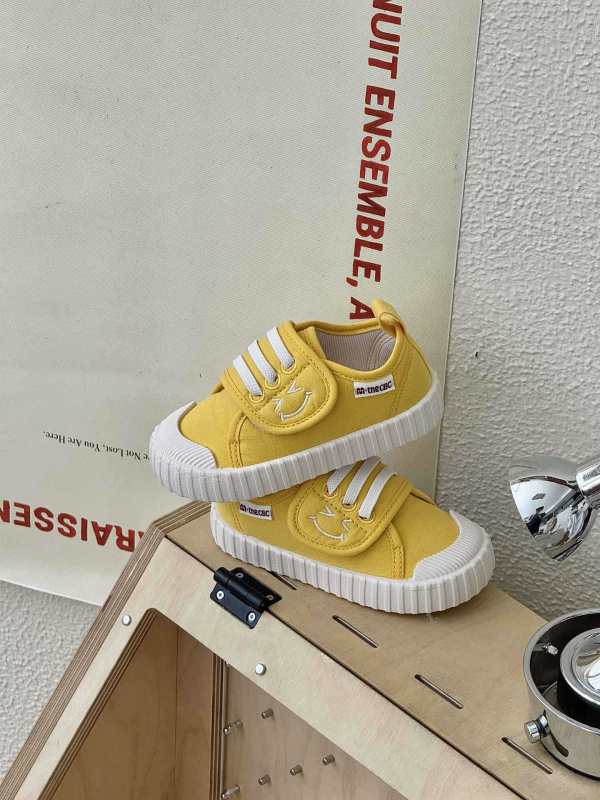 Vaikų vidaus bateliai Velcro užsegimu, Korejos stiliaus, neslidūs, kvėpuojanti drobė, žemas viršus (Amžius: 4–12 metų | Viršus: drobė | Padas: TPR + plastikas | Užsegimas: Velcro | Sezona: pavasaris/rudenys)