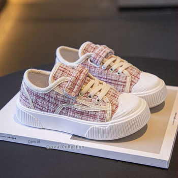 Vaikų kanvas bateliai su vidutinio aukščio viršutine; viršus: kanvas; padas: guma; kvėpuojantys ir neslidūs (Amžius 4–6 metai; Viršus: kanvas; Padas: guma; Sezona: pavasaris)