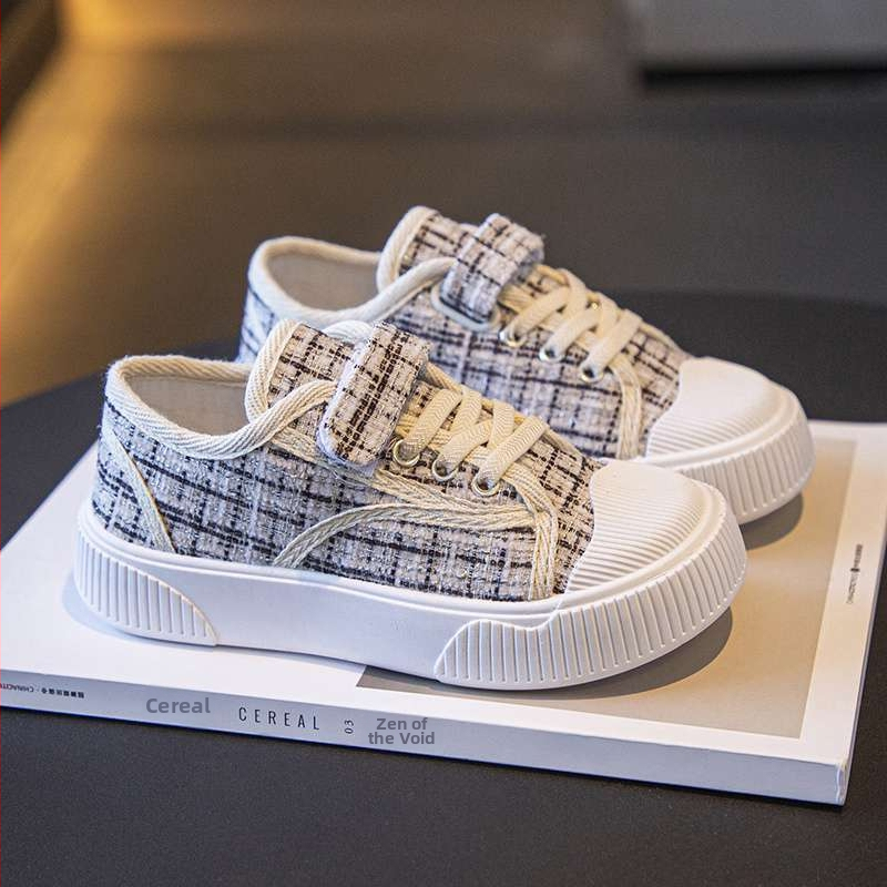 Vaikų kanvas bateliai su vidutinio aukščio viršutine; viršus: kanvas; padas: guma; kvėpuojantys ir neslidūs (Amžius 4–6 metai; Viršus: kanvas; Padas: guma; Sezona: pavasaris)