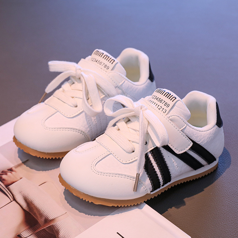 Unisex bērnu skriešanas apavi ar Velcro aizdari, anti-slip gumijas zole, augšējā daļa no mikrofibra ādas, vecuma diapazons 4–12 gadi.