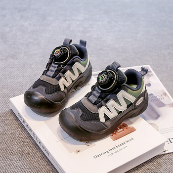 Bērnu āra pārgājienu kalnu kurpes – tīkla augšdaļa, gumijas zole, griežamā sprādze, vecuma grupai 7–16 gadi, pavasaris–rudens