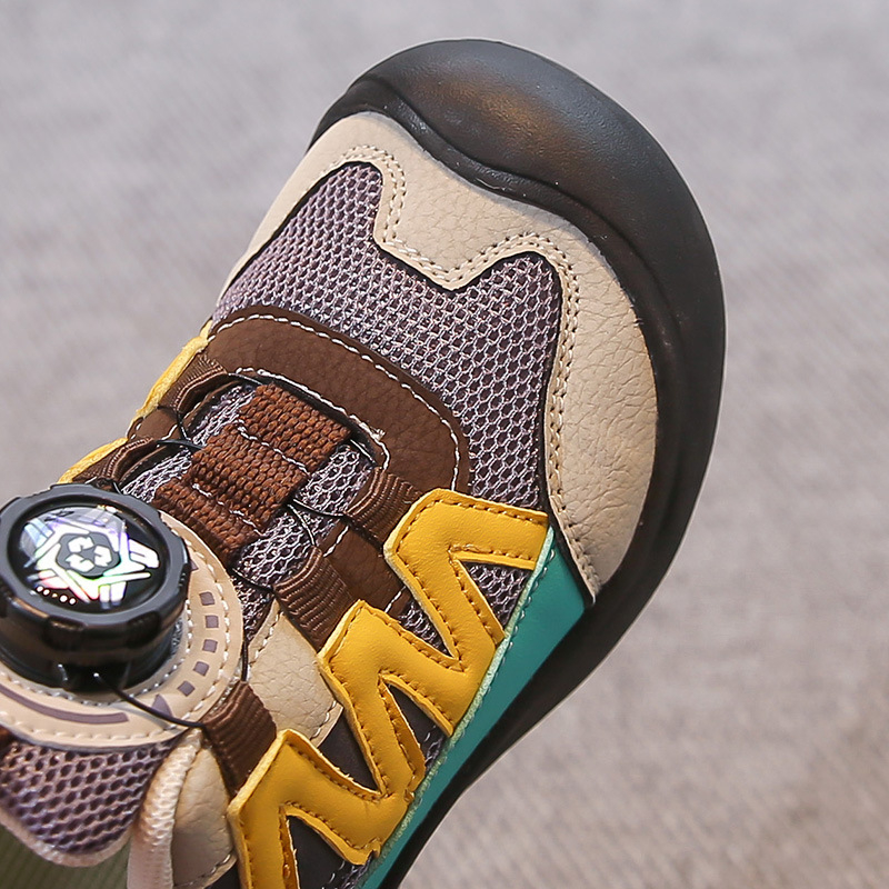 Bērnu āra pārgājienu kalnu kurpes – tīkla augšdaļa, gumijas zole, griežamā sprādze, vecuma grupai 7–16 gadi, pavasaris–rudens