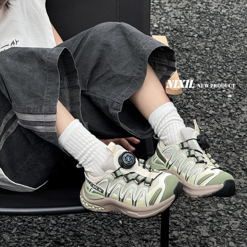 Bērnu skriešanas apavi ar elpojošu tīkla augšdaļu, griežamā sprādze, pretslīdes gumijas zole, augstuma palielinājums, universālas, rudens