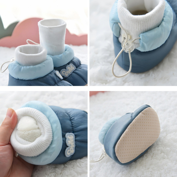 Baba téli zokni-cipő, uniszex, felső része vászonból, vastagított, csúszásmentes, 6–12 hónapos korosztálynak