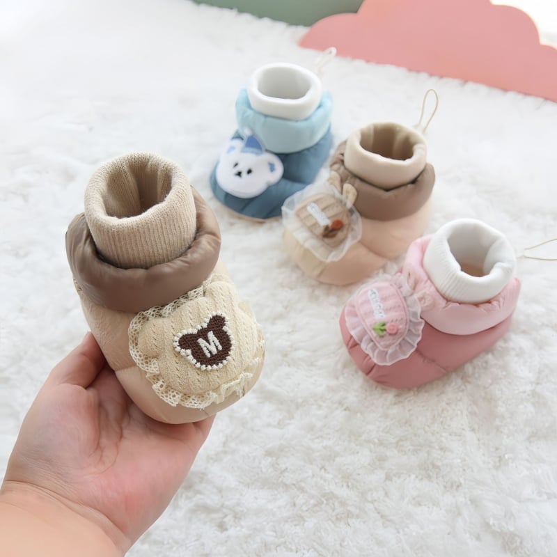 Baba téli zokni-cipő, uniszex, felső része vászonból, vastagított, csúszásmentes, 6–12 hónapos korosztálynak