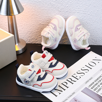 Kisgyermekeknek szánt cipő háló felsőrésszel, Velcro-zárás, csúszásmentes és kopásálló talppal, alacsony bokával, tavasz–ősz, rajzfilm stílus