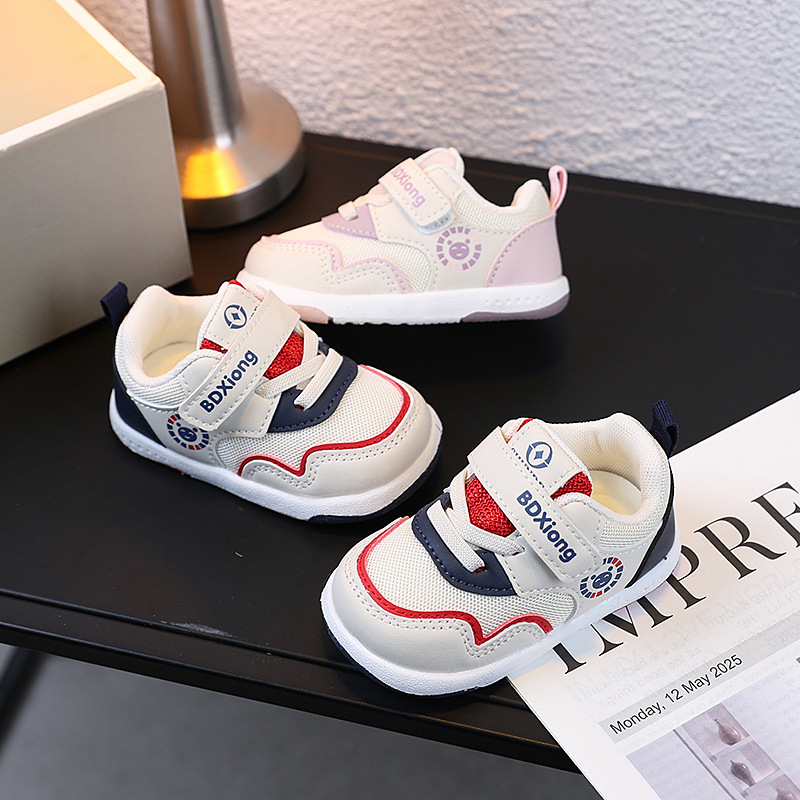 Kisgyermekeknek szánt cipő háló felsőrésszel, Velcro-zárás, csúszásmentes és kopásálló talppal, alacsony bokával, tavasz–ősz, rajzfilm stílus