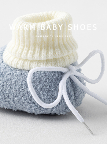 Baba beltéri zoknis cipő fleece béléssel, vastított csúszásmentes talppal, poliészter anyagból; téli, tavaszi és őszi időkre