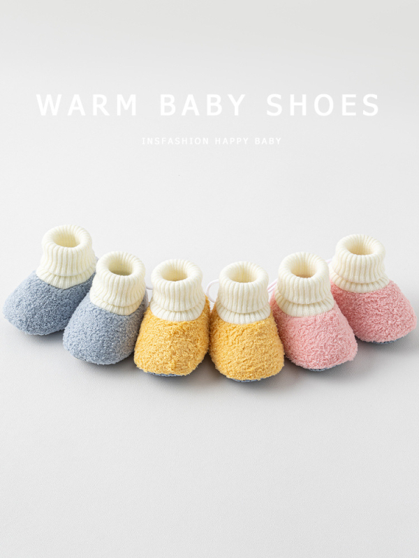 Baba beltéri zoknis cipő fleece béléssel, vastított csúszásmentes talppal, poliészter anyagból; téli, tavaszi és őszi időkre