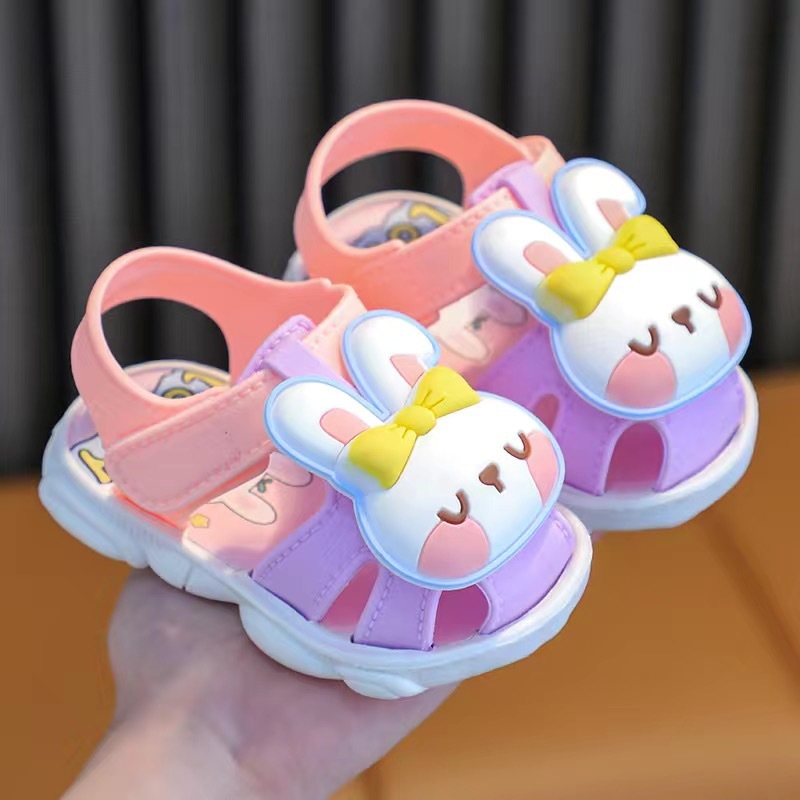 Ljetne sandale za bebe i malu djecu, mekani PVC, zatvoren vrh prsta, protuklizne, Velcro kopča, crtani dizajn, za unutarnje i vanjske aktivnosti