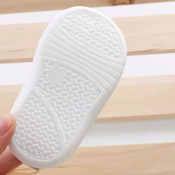 Baba- és totyogócipő: lélegző, puha talpú, felső rész fly-knit hálószövetből, csúszásmentes, 12–36 hónapos korosztály