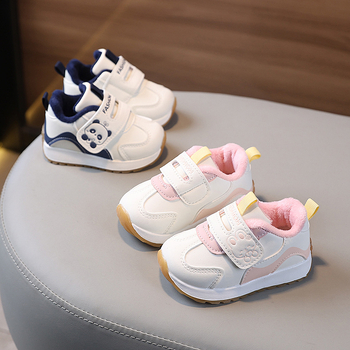 Mažyliams batai – Velcro užtrauktukas, viršutinė dalis iš sintetinio odos, gumos padas, karikatūrų raštas, amžius 12–36 mėnesiai