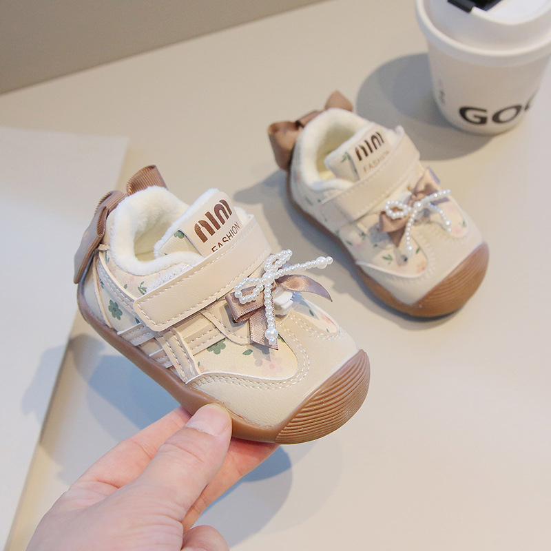 Kūdikė mergaitėms sportiniai bateliai - viršutinė dalis iš sintetinės odos, Velcro užsegimas, kvėpuojančios, anti-slip padas, storesnis padas