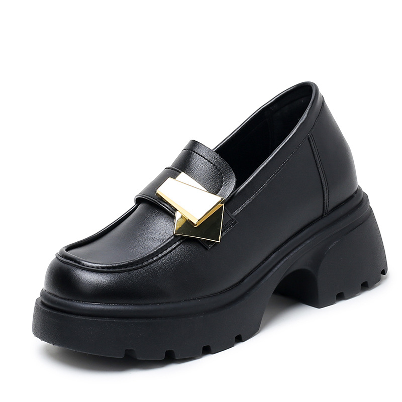 Női loaferek 6–8 cm-es vastag sarokkal, kerek orr, PU felsőrész, gumírozott talp, alacsony felső rész