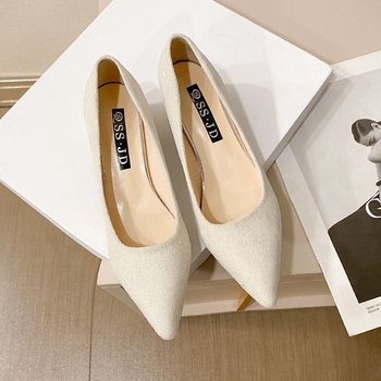 Női lapos cipő — PU felsőrész, alacsony macska sarkú (<3 cm), gumi talp, PU talpbetét