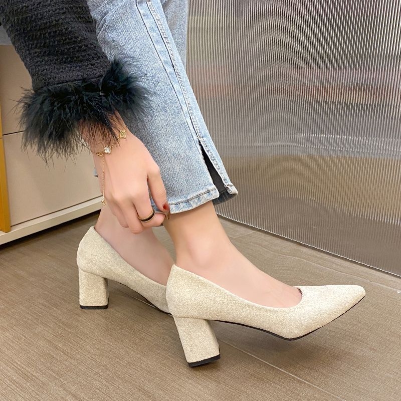 Női lapos cipő — PU felsőrész, alacsony macska sarkú (<3 cm), gumi talp, PU talpbetét