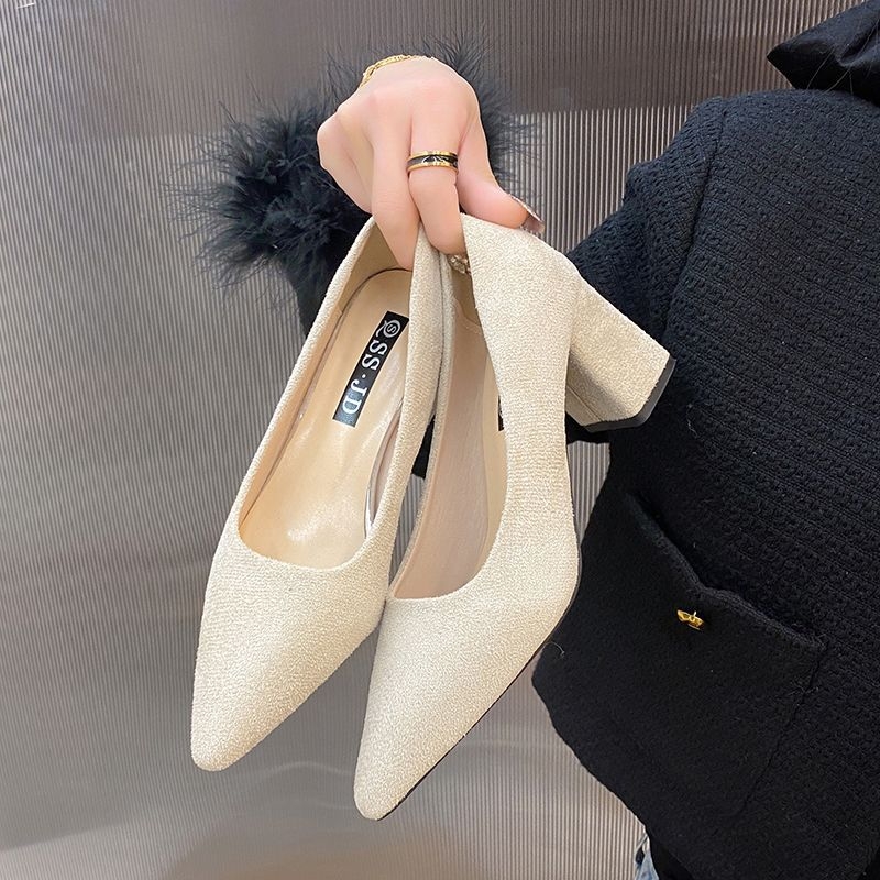 Női lapos cipő — PU felsőrész, alacsony macska sarkú (<3 cm), gumi talp, PU talpbetét