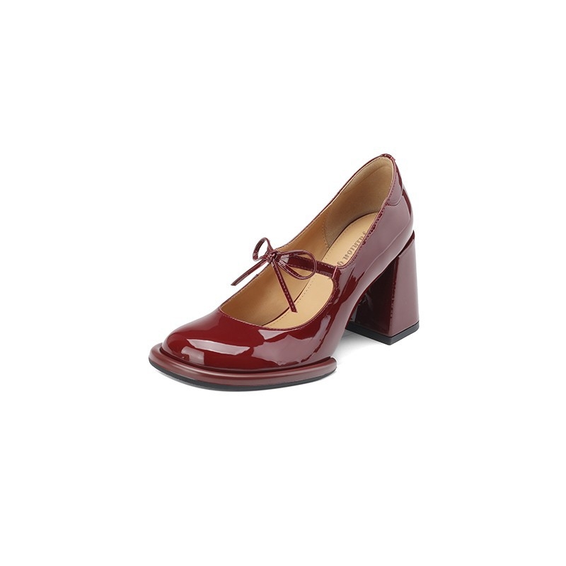 Loaferice s okruglim vrhom, gornji dio od mikrovlakna, kaiš s kopčom, debeli potpetica 6–8 cm