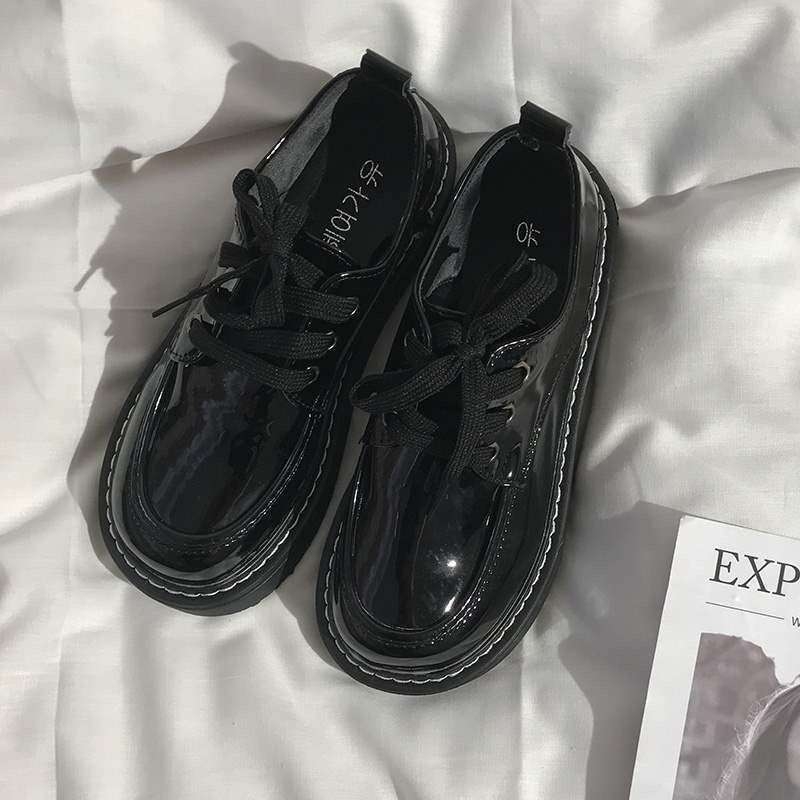 Mary Jane cipő kerek orral, PU felsőrész, 8 cm-nél magasabb sarok, gumi talp, fűzős zárás