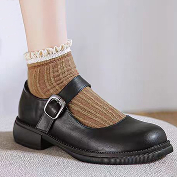 Mary Jane topánky, retro štýl, okrúhla špička, vamp z ovčej kože, spona