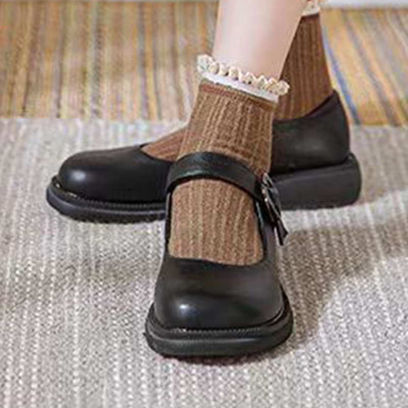 Mary Jane topánky, retro štýl, okrúhla špička, vamp z ovčej kože, spona