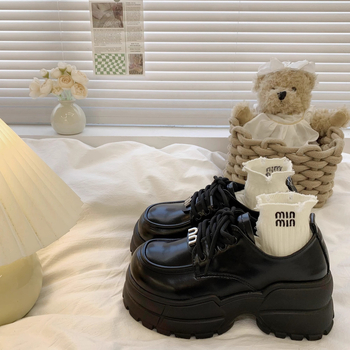 Loafers s okruglim nosom, mikrovlakneni gornji dio, 3–5 cm peta, gumirani đon, niski gornji dio