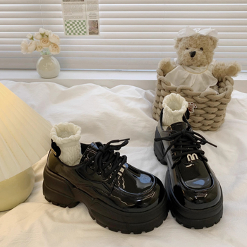 Loafers s okruglim nosom, mikrovlakneni gornji dio, 3–5 cm peta, gumirani đon, niski gornji dio