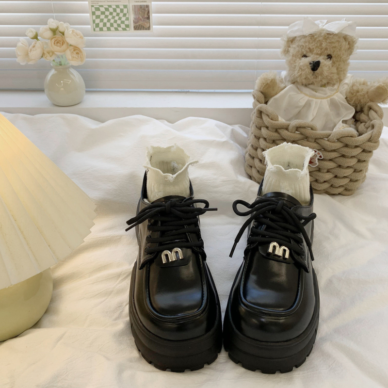 Loafers s okruglim nosom, mikrovlakneni gornji dio, 3–5 cm peta, gumirani đon, niski gornji dio