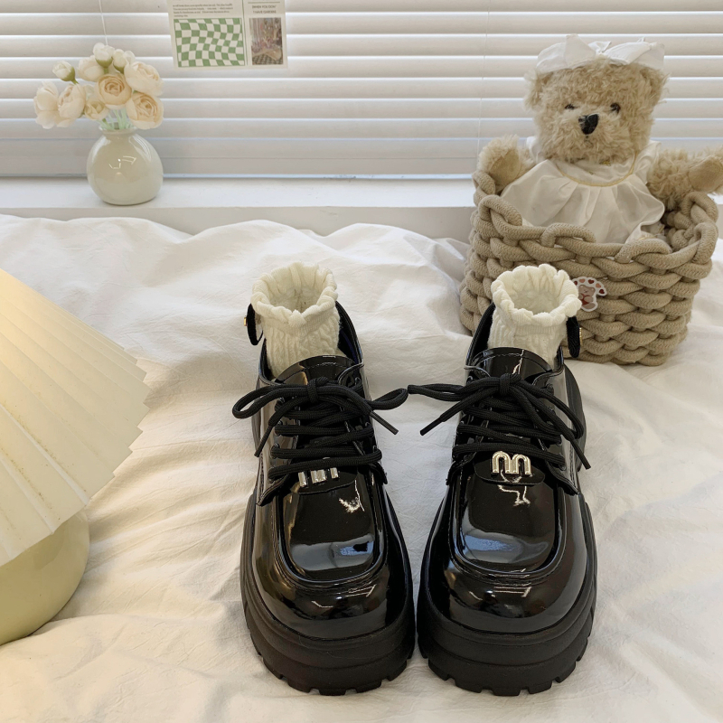 Loafers s okruglim nosom, mikrovlakneni gornji dio, 3–5 cm peta, gumirani đon, niski gornji dio