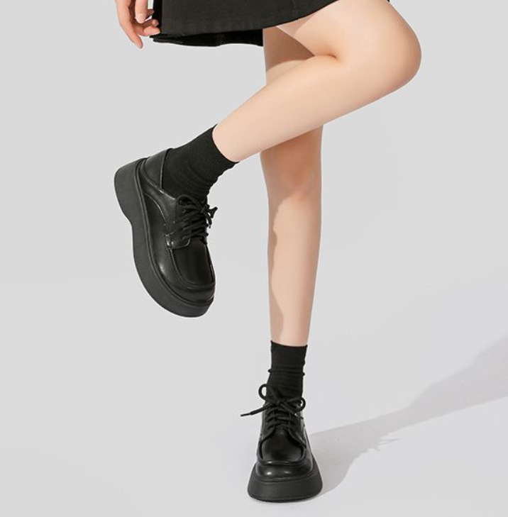 Loafery s šnúrkami z mikrovlákna, zaoblená špička, gumová podrážka, platforma 3–5 cm, preppy casual štýl