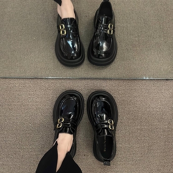 Loafers z mikrovlákna, zaokrivený nos, gumová podrážka, stredná výška päty 3-5 cm