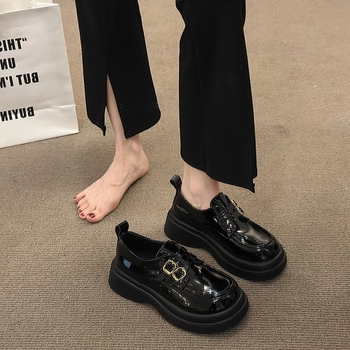 Loafers z mikrovlákna, zaokrivený nos, gumová podrážka, stredná výška päty 3-5 cm