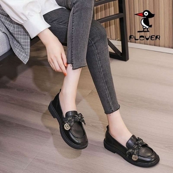 Női loaferek: kerek orr, brit stílus, alacsony sarok 1–3 cm, slip-on