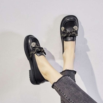 Női loaferek: kerek orr, brit stílus, alacsony sarok 1–3 cm, slip-on