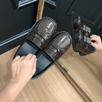 Loafersice s okruglim vrhom, gornji dio od prvog sloja teleće kože, debeli pet 6–8 cm, TPU potplat
