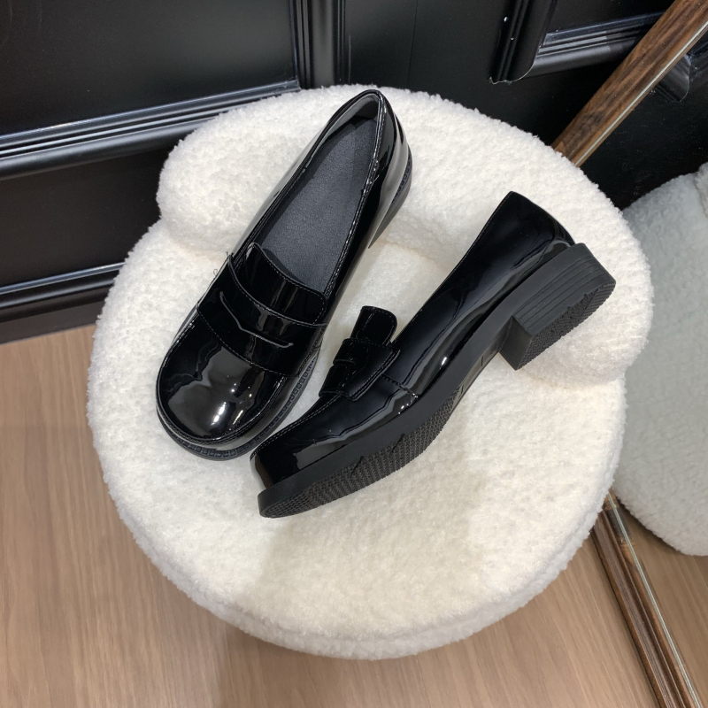 Loafersice s okruglim vrhom, gornji dio od prvog sloja teleće kože, debeli pet 6–8 cm, TPU potplat