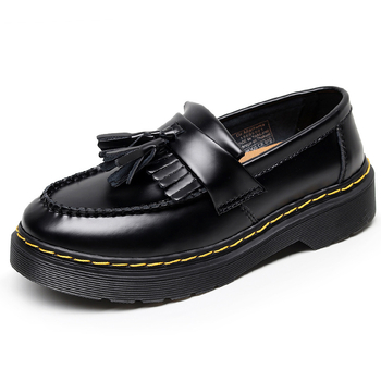 Ženske mokasine od prave kože s resama, zaobljeni nos, niski pet 1–3 cm