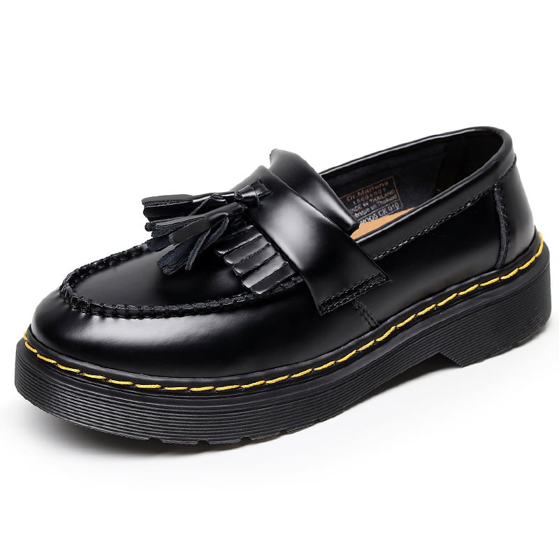 Ženske mokasine od prave kože s resama, zaobljeni nos, niski pet 1–3 cm