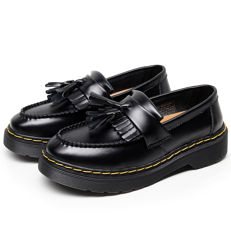 Ženske mokasine od prave kože s resama, zaobljeni nos, niski pet 1–3 cm