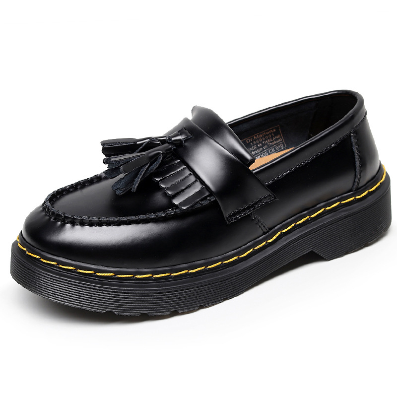 Ženske mokasine od prave kože s resama, zaobljeni nos, niski pet 1–3 cm